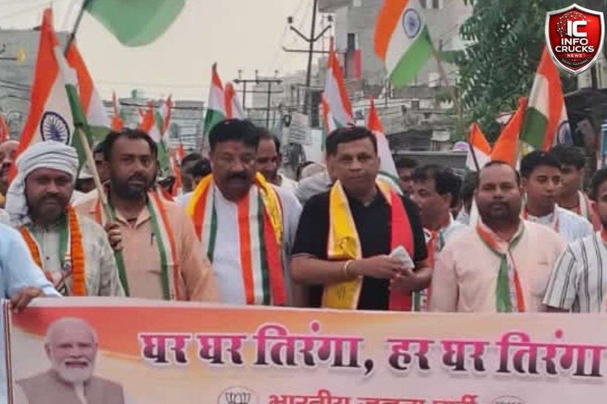 हाथों में तिरंगा, दिलों में हिंदुस्तान… सड़कों पर उमड़ा देशभक्ति का सैलाब, भारत माता की जय और वंदे मातरम के जयघोष से गूंज उठा बरेली